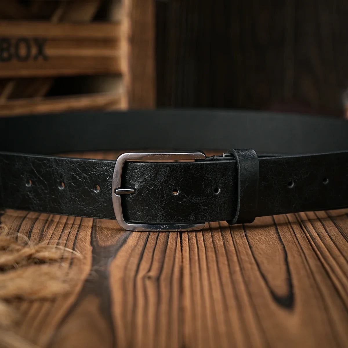A Men's and Women's Retro Metal Buckle Casual Style Brown PU Belt Suitable for Daily Business Attendance Four Seasons