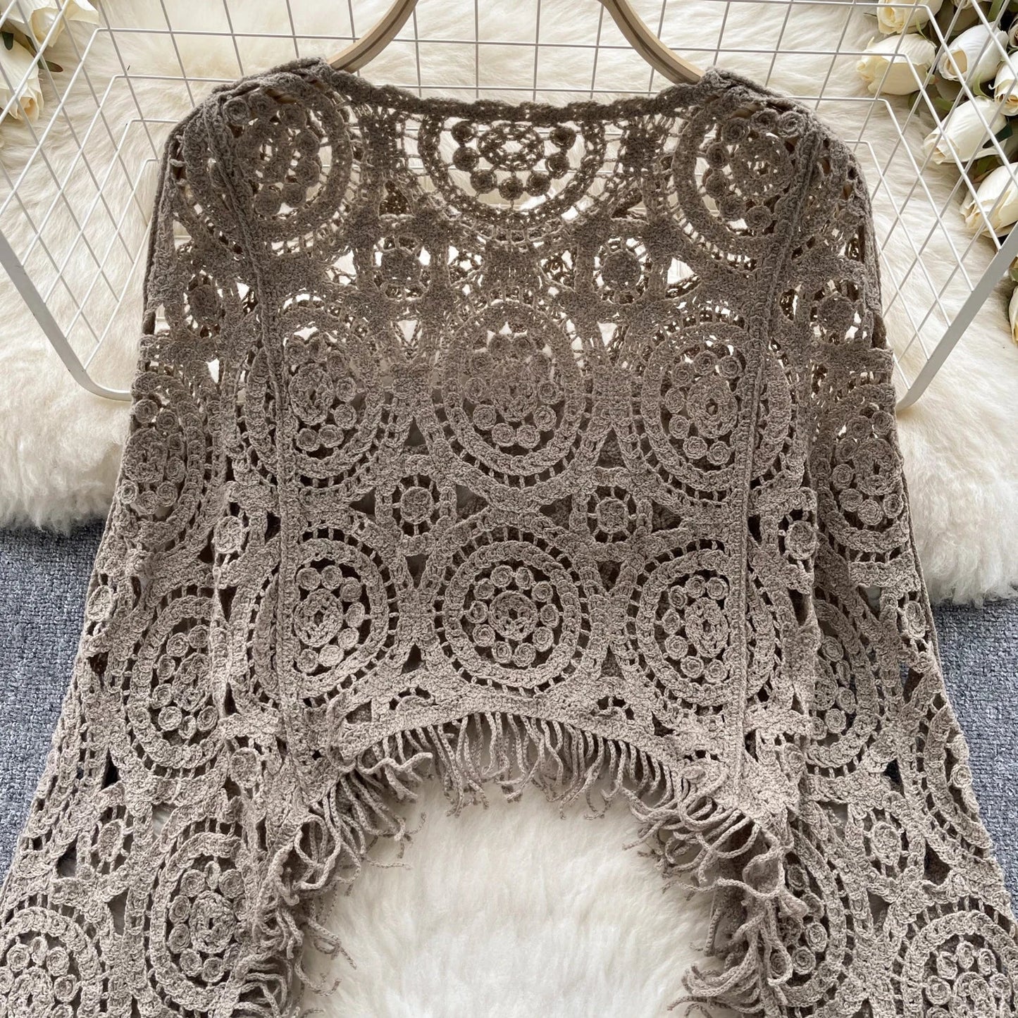 Autumn Casual Loose Knitting Top O Neck Hook Flower Hollow Long Sleeved Tassel Design Fashion French Vintage Blouse