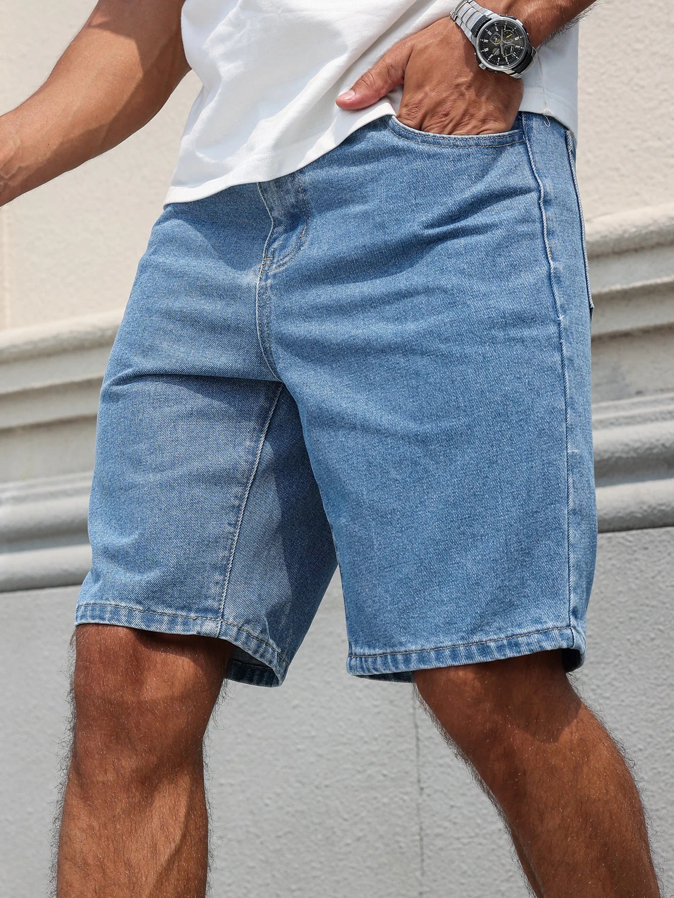 Men's Summer Denim Shorts. A Common Item in Summer. Simple in Style. Suitable for Casual Outings and Trips.