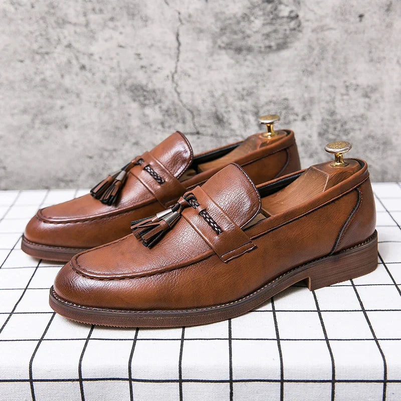 Pointed casual moccasins for men fringed slip-on men's shoes Beef soles bean boat shoes Fashion hair stylist fashion shoes