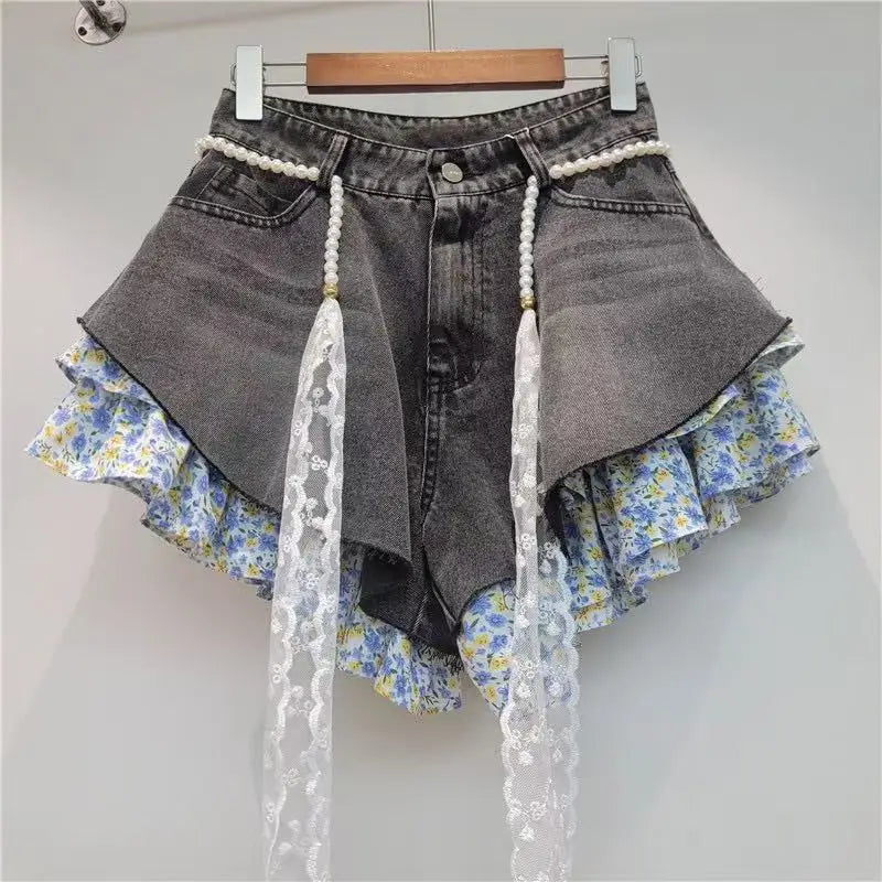 Trendy The Summer Of 2026 Women's Pearl Lace Belt Denim Shorts Fashion Wrinkled Edge Design A-line Hot Pants Female 1LS3067