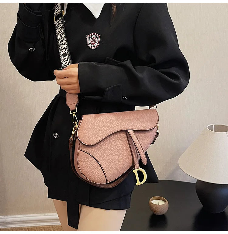 24*20*6cm Hot selling light luxury underarm saddle bag, new niche design, casual shoulder crossbody bag bags