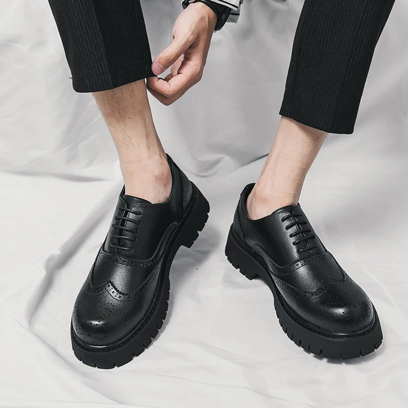 Man luxury Brand British Classic Pointed Dress Shoes Mens Patent Leather Black Wedding Shoes Oxford Formal Shoes Glossy Fashion
