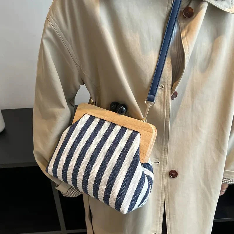 Fashion Striped Wooden Clip Shell Women Shoulder Bags Elegant Crossbody Bags Clutch Purses for Party 2026