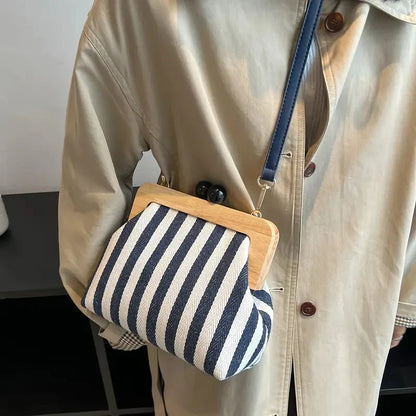 Fashion Striped Wooden Clip Shell Women Shoulder Bags Elegant Crossbody Bags Clutch Purses for Party 2026