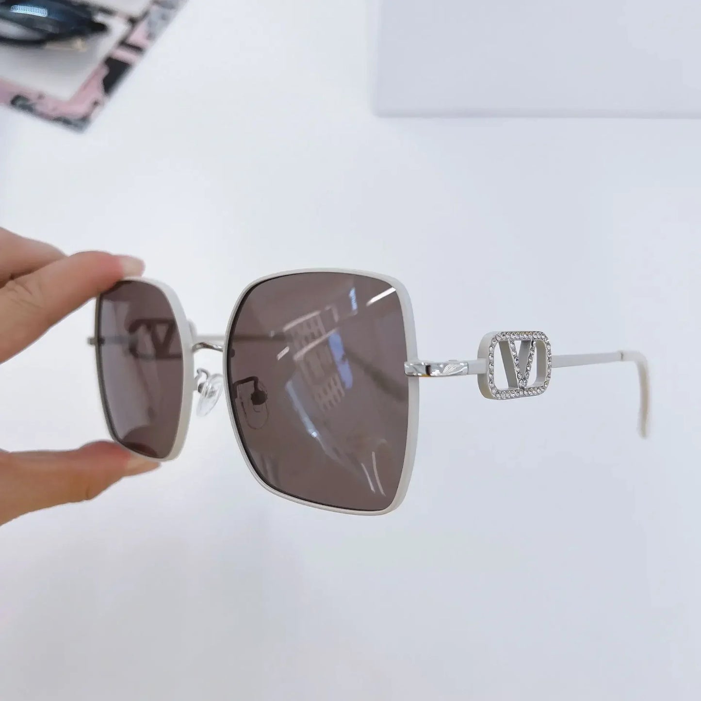 2025 New Fashion Metal Square Polarized Sun Glasses Women Luxury Diamond UV400 Sunglasses Ladies Oversized Eyewears Gafas De Sol