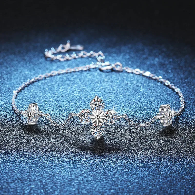 Sparkling 1.2cttw Clover Moissanite Pendant Necklace for Women S925 Sterling Silver Diamond Neck Chain Necklaces Wholesale