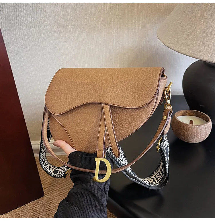 24*20*6cm Hot selling light luxury underarm saddle bag, new niche design, casual shoulder crossbody bag bags