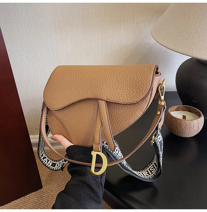 24*20*6cm Hot selling light luxury underarm saddle bag, new niche design, casual shoulder crossbody bag bags
