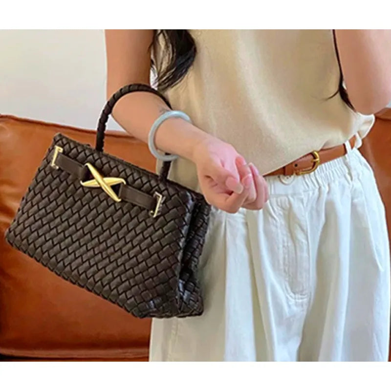 high-end light luxury style hand-woven handbag,fashionable and versatile,popular clutch for evening event and women's bag