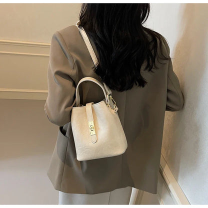 Retro small bag women 2024 new autumn/winter messenger bag fashion HOT portable bucket bag
