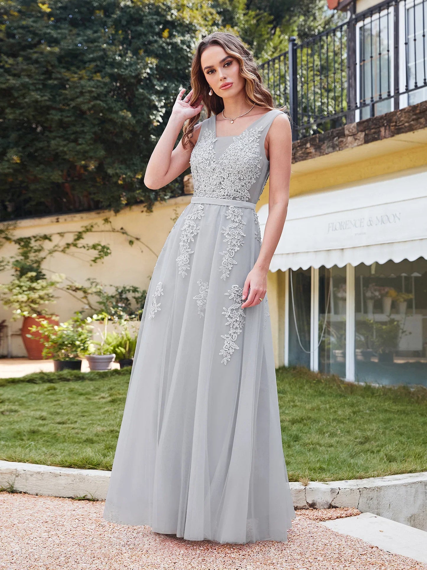 Women Burgundy Evening Dress Lace Appliques Tulle V-Neck Sexy Backless Prom Dresses A-Line Floor-Length Sleeveless Party Vestido