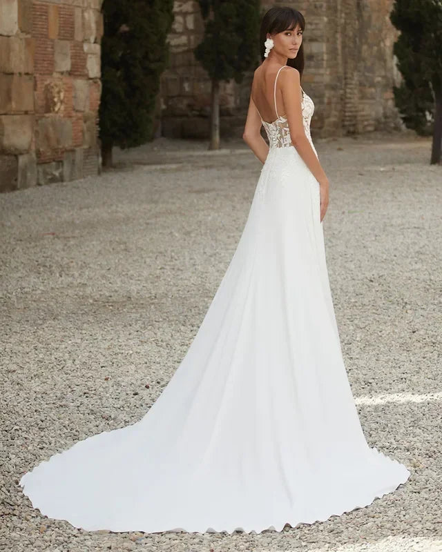 2026 Customized A line Bridal Gown Lace Applique Spaghetti Straps Backless Wedding Dress for Elegant Brides