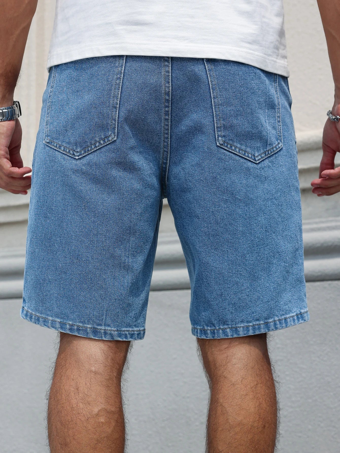 Men's Summer Denim Shorts. A Common Item in Summer. Simple in Style. Suitable for Casual Outings and Trips.