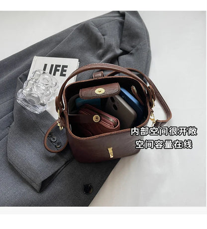 Retro small bag women 2024 new autumn/winter messenger bag fashion HOT portable bucket bag