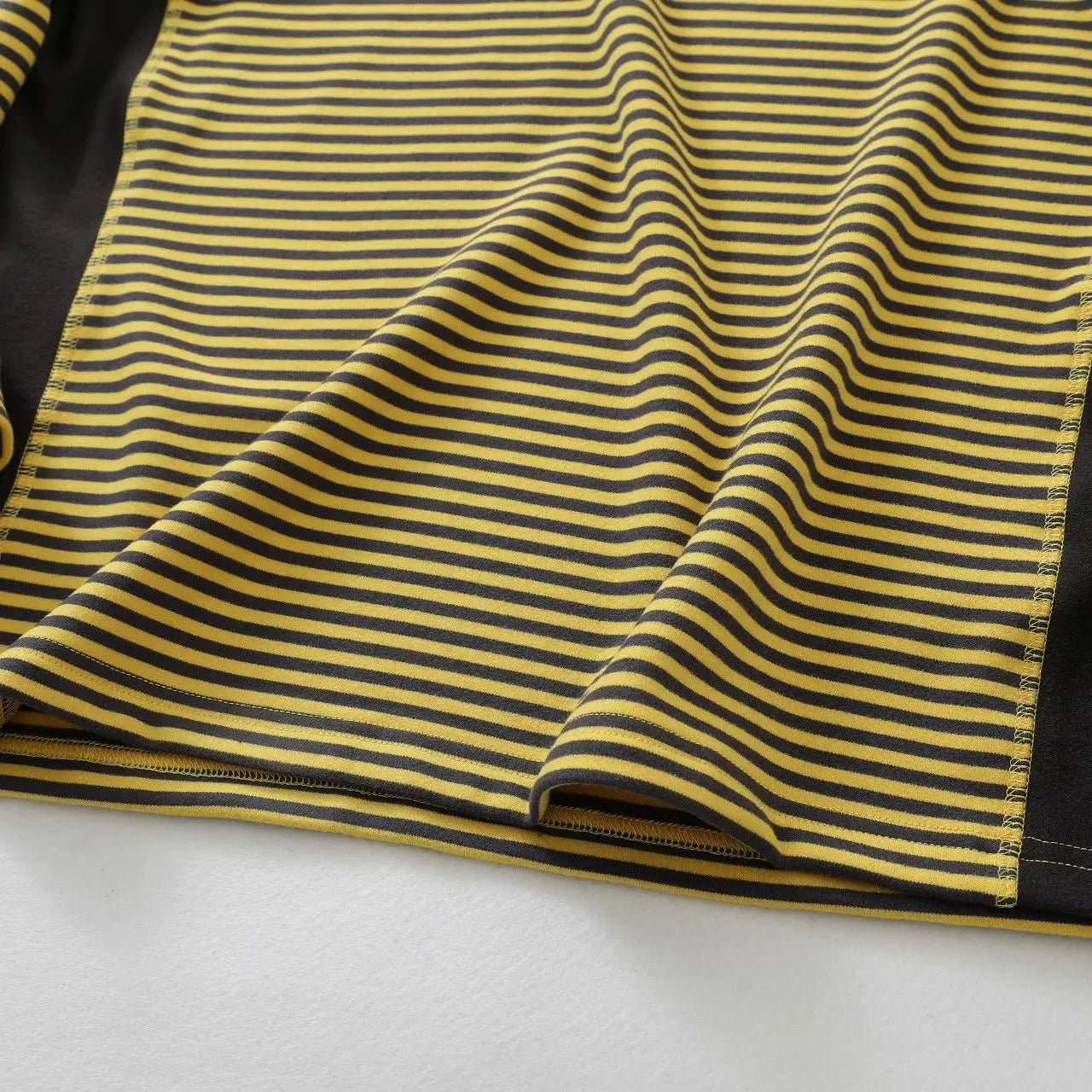 Insulated Patchwork Striped Sweatshirt with Contrast Details Unisex, Loose-fitting Spring and Autumn Undershirt.