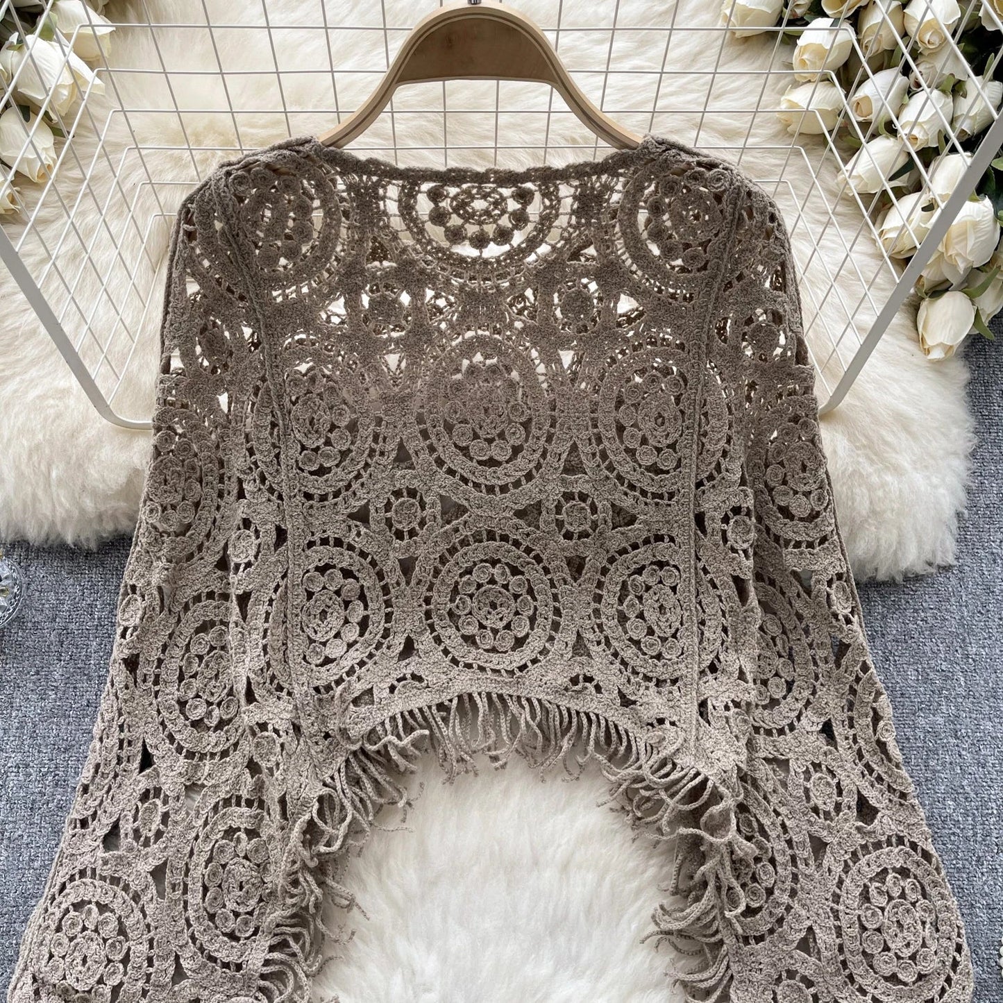 Autumn Casual Loose Knitting Top O Neck Hook Flower Hollow Long Sleeved Tassel Design Fashion French Vintage Blouse