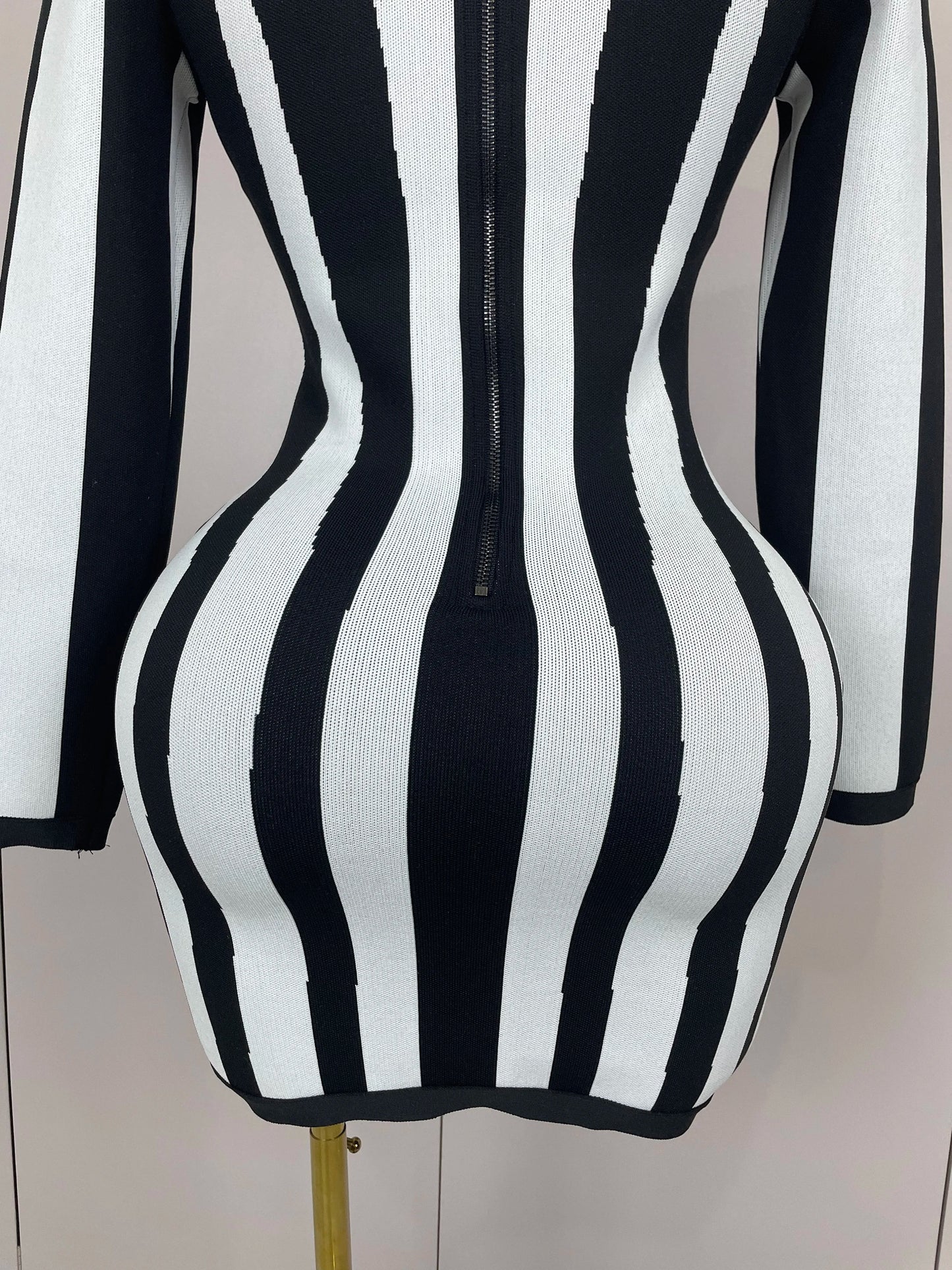 2025 Luxury Sexy Long Sleeve Stripe Black White Mini Bandage Dress Women Knitted Celebrity Elegant Evening Club Birthday Dresses