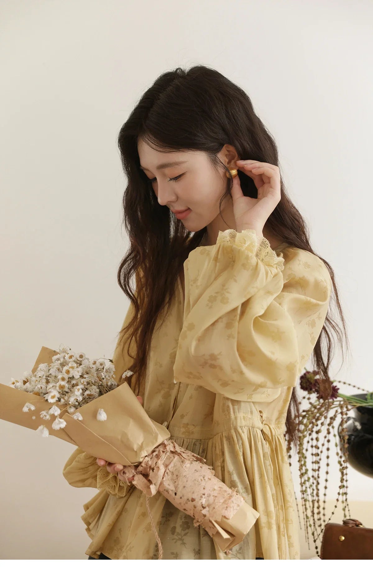 Elegant Woman Shirt 2025 Autumn Yellow Printing Lantern Sleeves Shirt Commute Drawstring Waist Lace Trim Top MXE45X2499