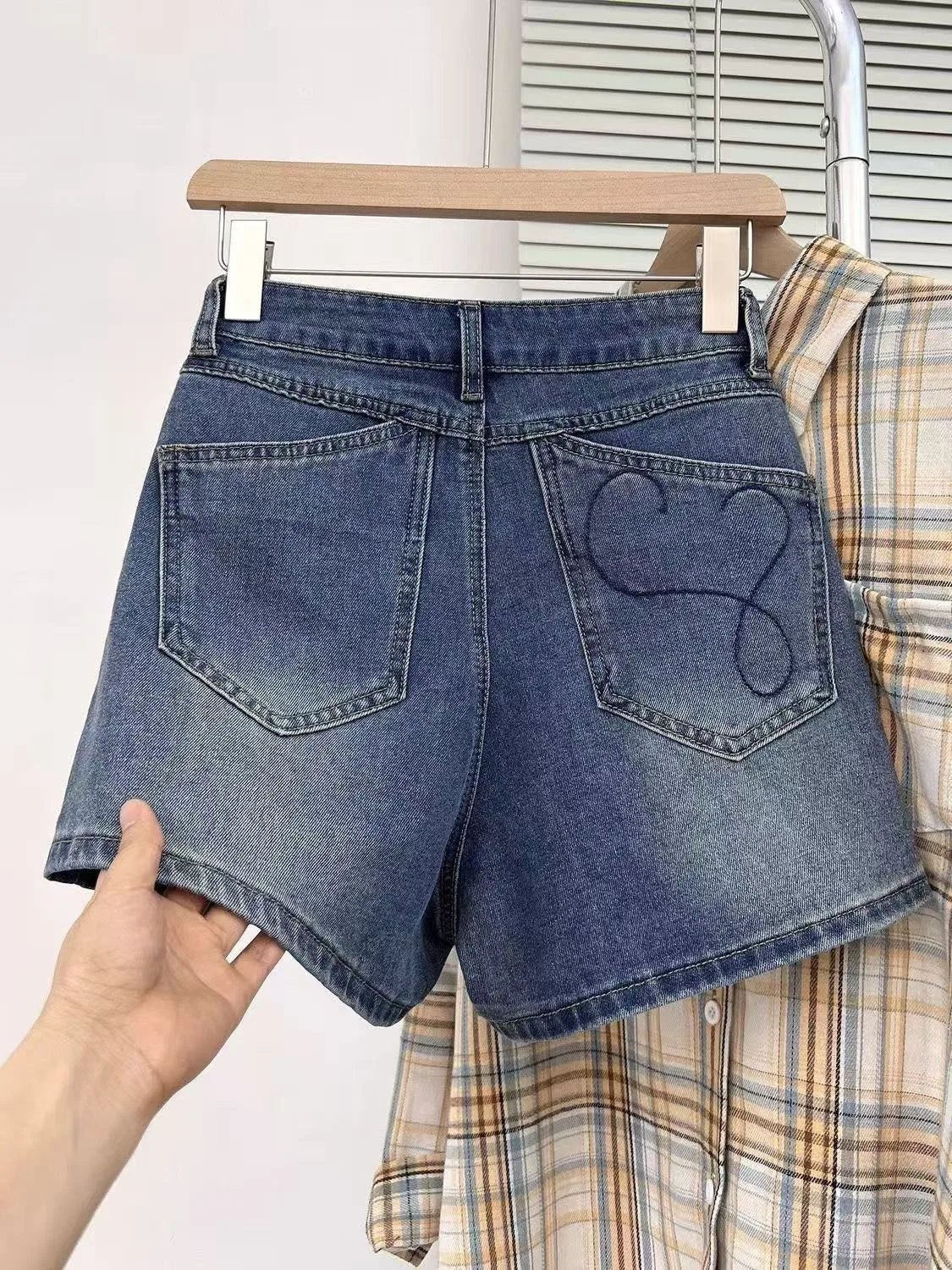 2026 New Women's High Waist A-Line Shorts Vintage American Style Slim Fit Heart Embroidery Casual Streetwear Denim Shorts