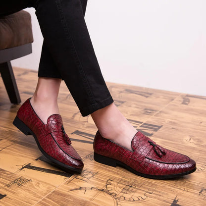 New pointed Business shoes Comfortable soft Leather footwear Men Outdoor non slip Loafers  Moccasins Casual light Flats Zapatos