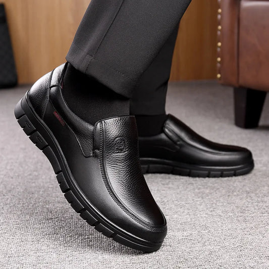 Summer New Men Leather Shoes soft soled Casual Flat Shoes Outdoor Walking shoes Comfort fashion soft leather shoes Loafers