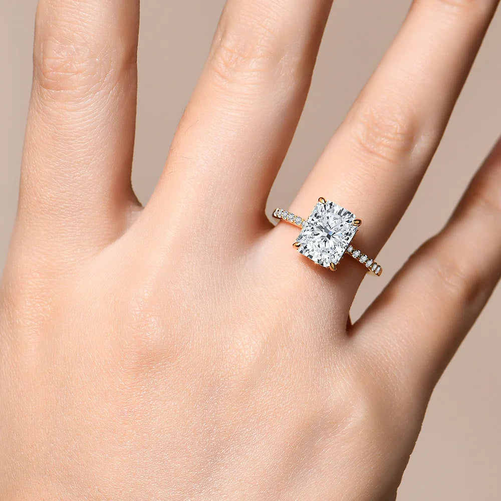 Bagues moissanite ATTAGEMS classiques taille radiant 4 carats en cuivre plaqué or avec halo caché, bague de fiançailles pour elle