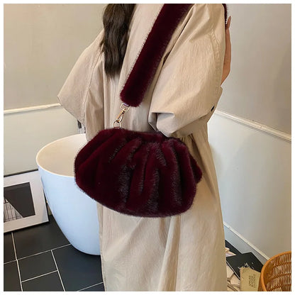 New Womens Shoulder Bag Fluffy Crossbody Bag Vintage Faux Fur Cloud Purse for Autumn Winter Commuting Simplified Storage Bags
