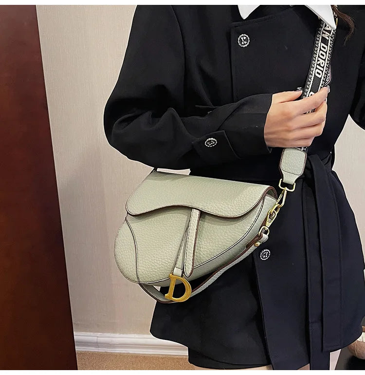 24*20*6cm Hot selling light luxury underarm saddle bag, new niche design, casual shoulder crossbody bag bags
