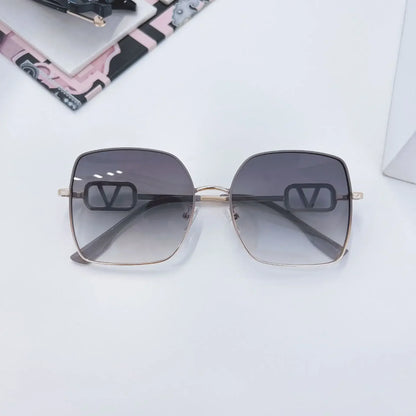 2025 New Fashion Metal Square Polarized Sun Glasses Women Luxury Diamond UV400 Sunglasses Ladies Oversized Eyewears Gafas De Sol