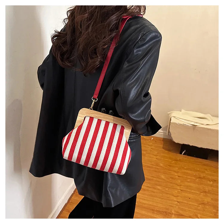 Fashion Striped Wooden Clip Shell Women Shoulder Bags Elegant Crossbody Bags Clutch Purses for Party 2026