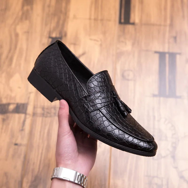 New pointed Business shoes Comfortable soft Leather footwear Men Outdoor non slip Loafers  Moccasins Casual light Flats Zapatos
