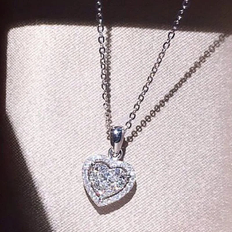 2.3mm Round Halo Moissanite Necklace Exquisite 14K Gold Filled Heart-shaped Pendant Necklaces For Valentine's Day Jewelry