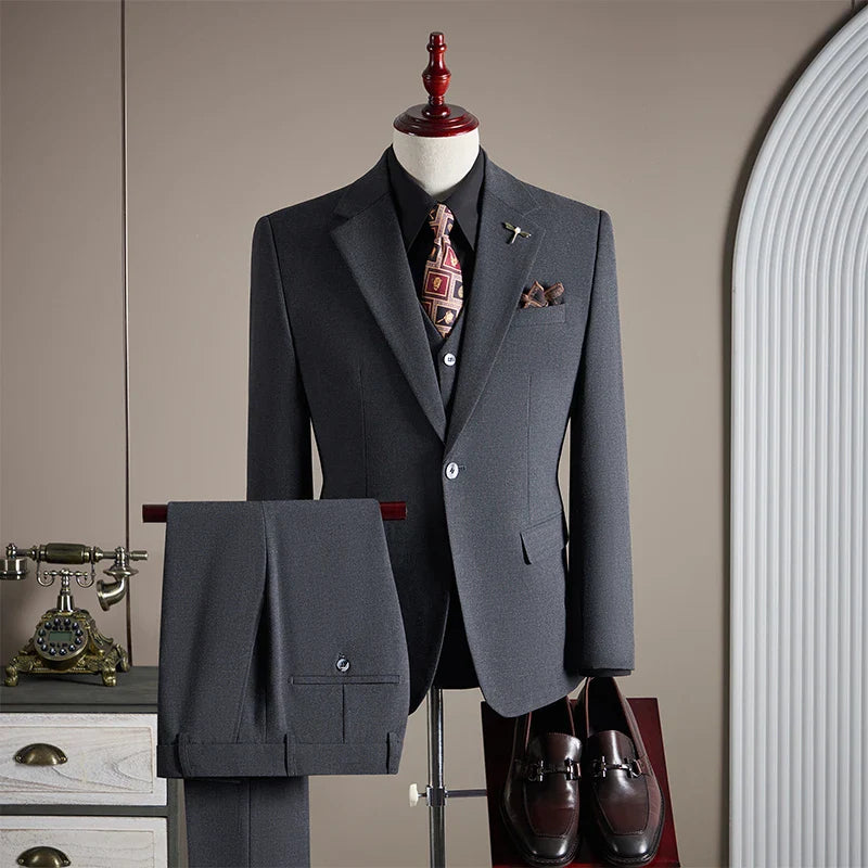 High-quality, Fashionable and Stylish Plus-size Men's Solid-color Suit Set, Men's Three-piece Set, One-button Casual Suit