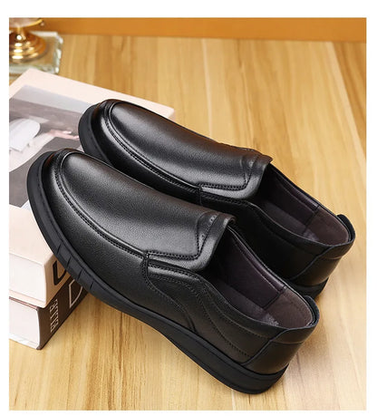 2025 Casual Men's leather Shoes Summer soft soled dad shoe Versatile classic Male shoes Breathable genuine leather loafers Homme