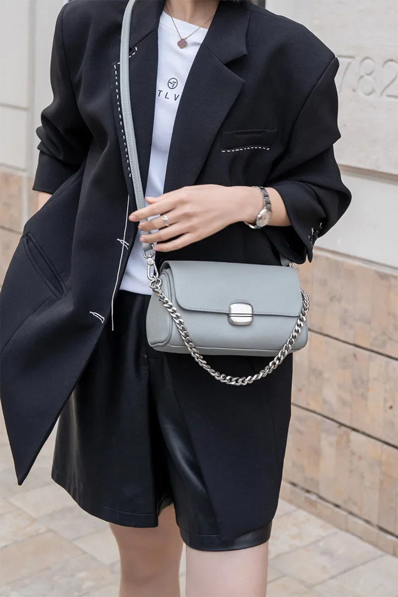 Supple Genuine Leather Women's Barrel Crossbody Bag - Commuter-Friendly Small Chain Strap Shoulder Bag for Everyday Chic