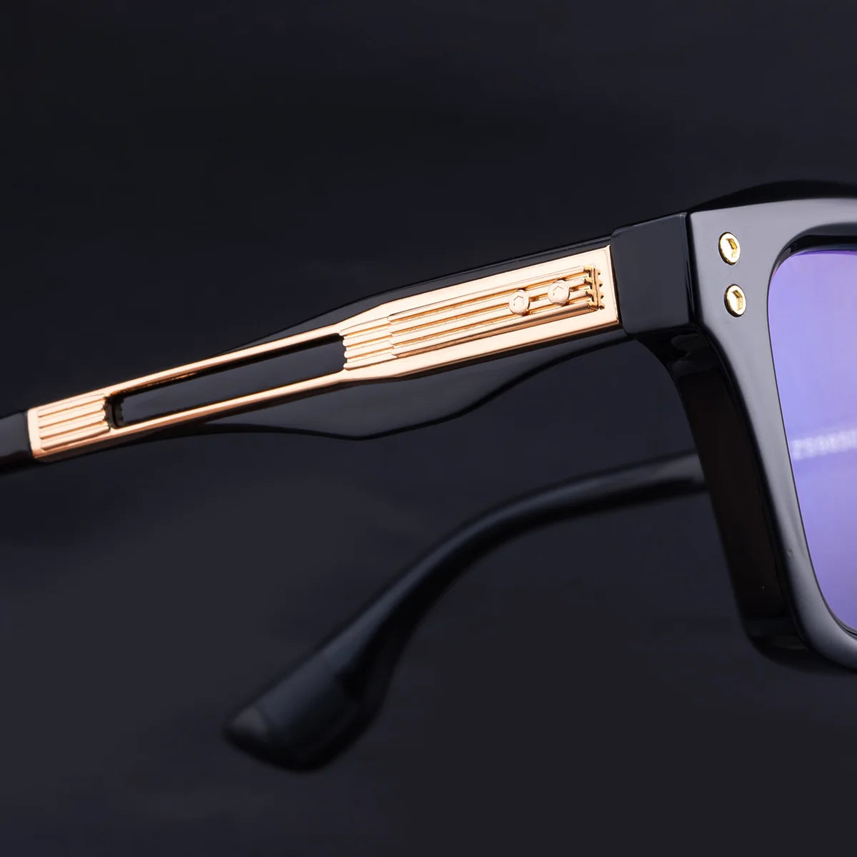 2026 New European and American Fashion Square Frame Photochromic Sunglasses for Men, Retro and Unique Outdoor Driving Sunglasses