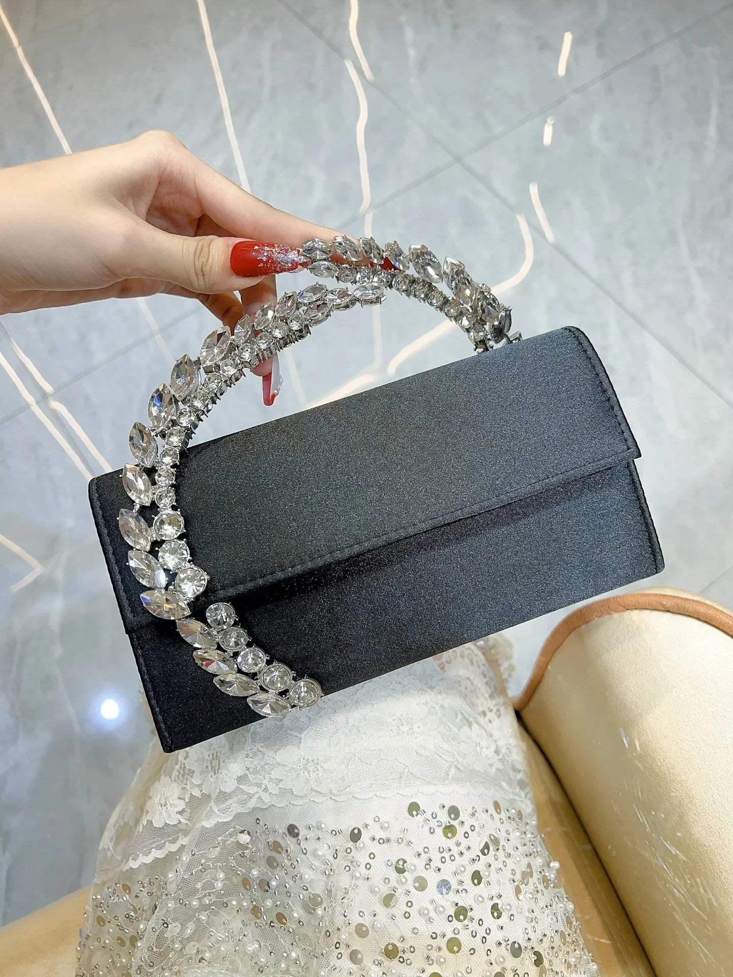 Luxury Satin Metal Handheld Women Handbag Crystal Shiny Rhinestones Diamond Evening Bags Wedding Party Clutch Purse Shoulder Bag