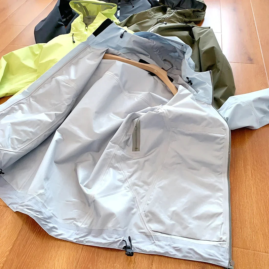 2026 New Storm Jacket Lovers Outdoor Sports Camping Mountain Skiing Trend Fashion British Wind Leisure Waterproof Storm Jacket