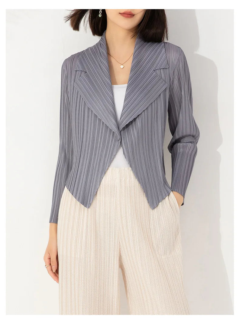 Miyake Pleated Coat Women's Early Autumn New Style 2023 Fashionable Versatile Suit Collar One Button Temperament Short Suit Top