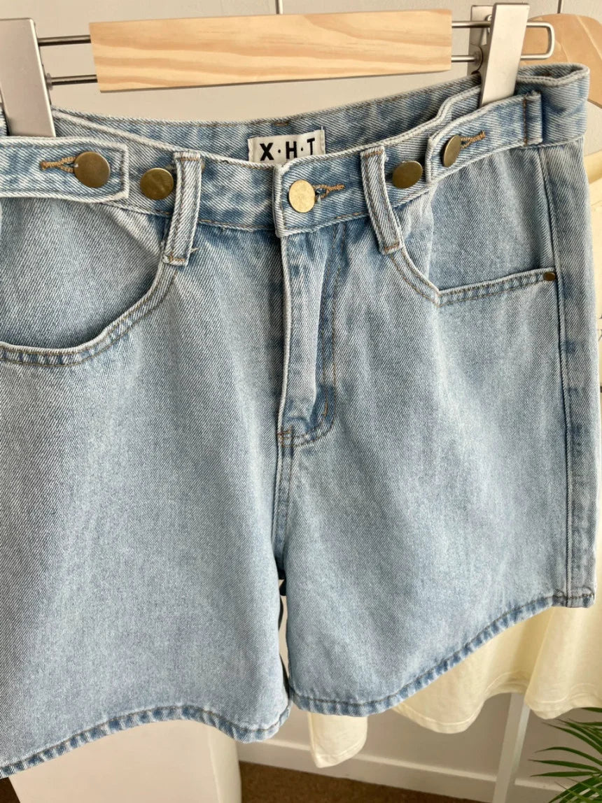 New 2024 Summer Denim Shorts For Women High Waist Sky Blue Color Wide Leg Loose Buttons Streetwear Loose Jean Shorts Women