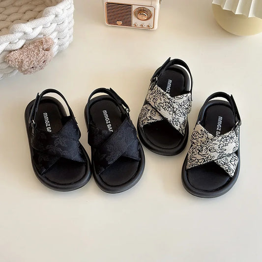 2026 Girls' Sandals Summer New Korean Version Little Girls All Design Sense Cross Strap Beach Sandals Comfort Daily Kids Sandals