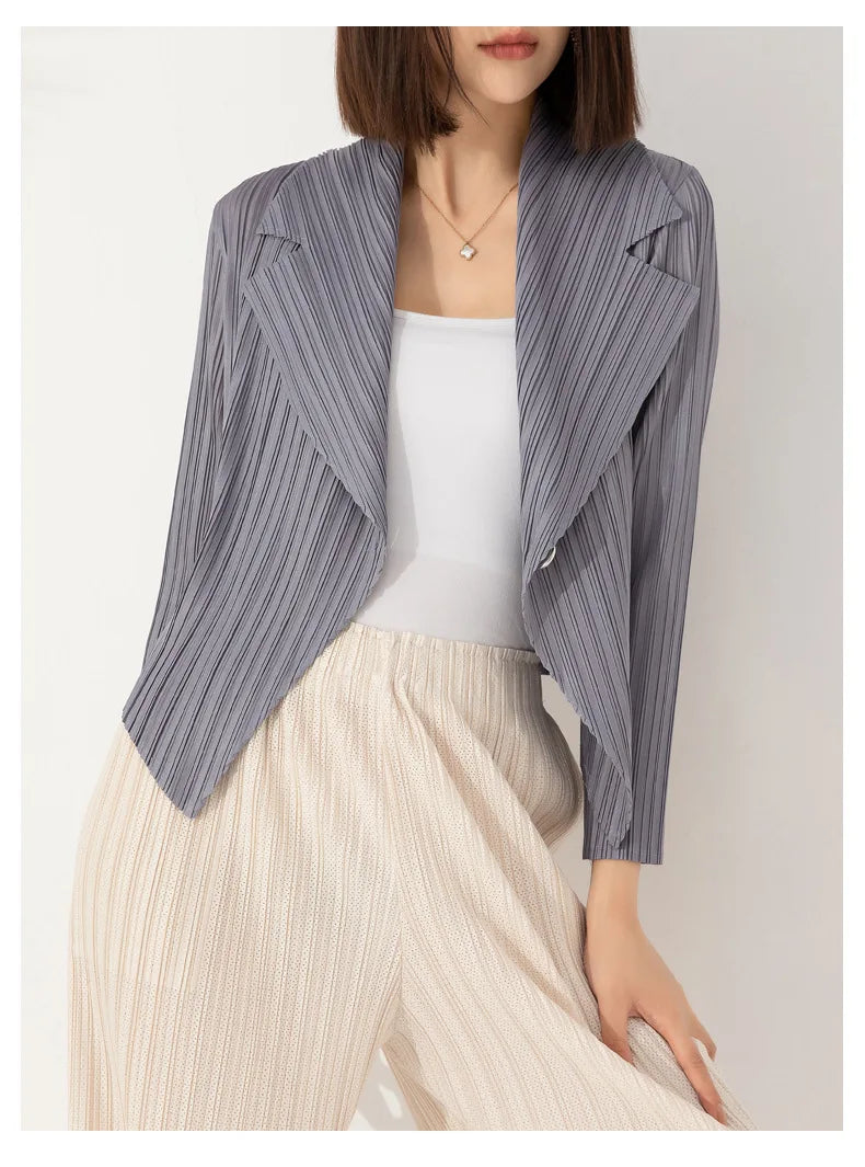 Miyake Pleated Coat Women's Early Autumn New Style 2023 Fashionable Versatile Suit Collar One Button Temperament Short Suit Top