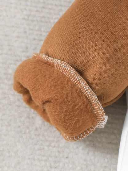 Baby boy bear pattern knitted fleece long sleeved jumpsuit, suitable for autumn and winter seasons