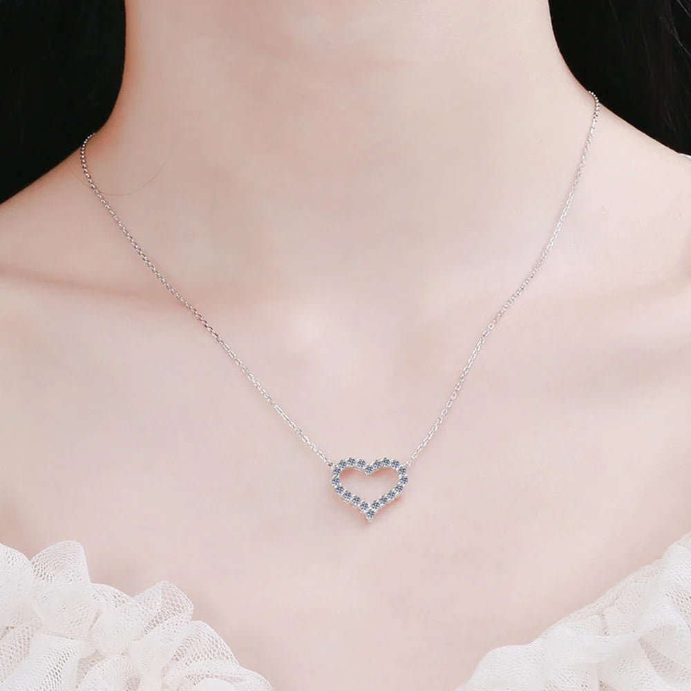 D VVS1 Sparking Moissanite Necklace Heart Pendant for Women s925 Sterling Sliver Plated 18k Party Birthday Gift Jewelry