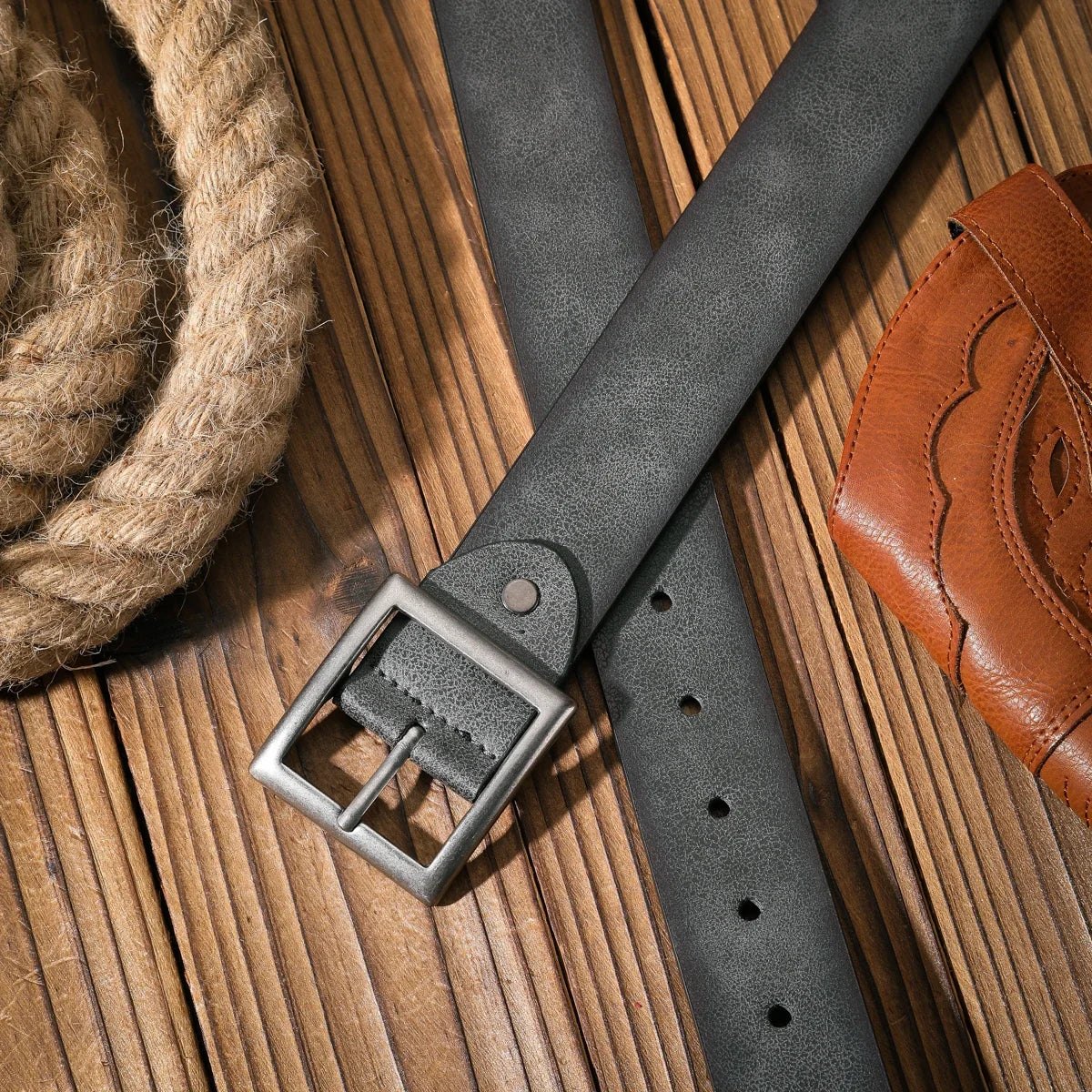 A Casual and Retro Belt, a Waist Accessory for Western-Style Clothing, Metal Buckle, PU Belt, Suitable for Both Men and Women