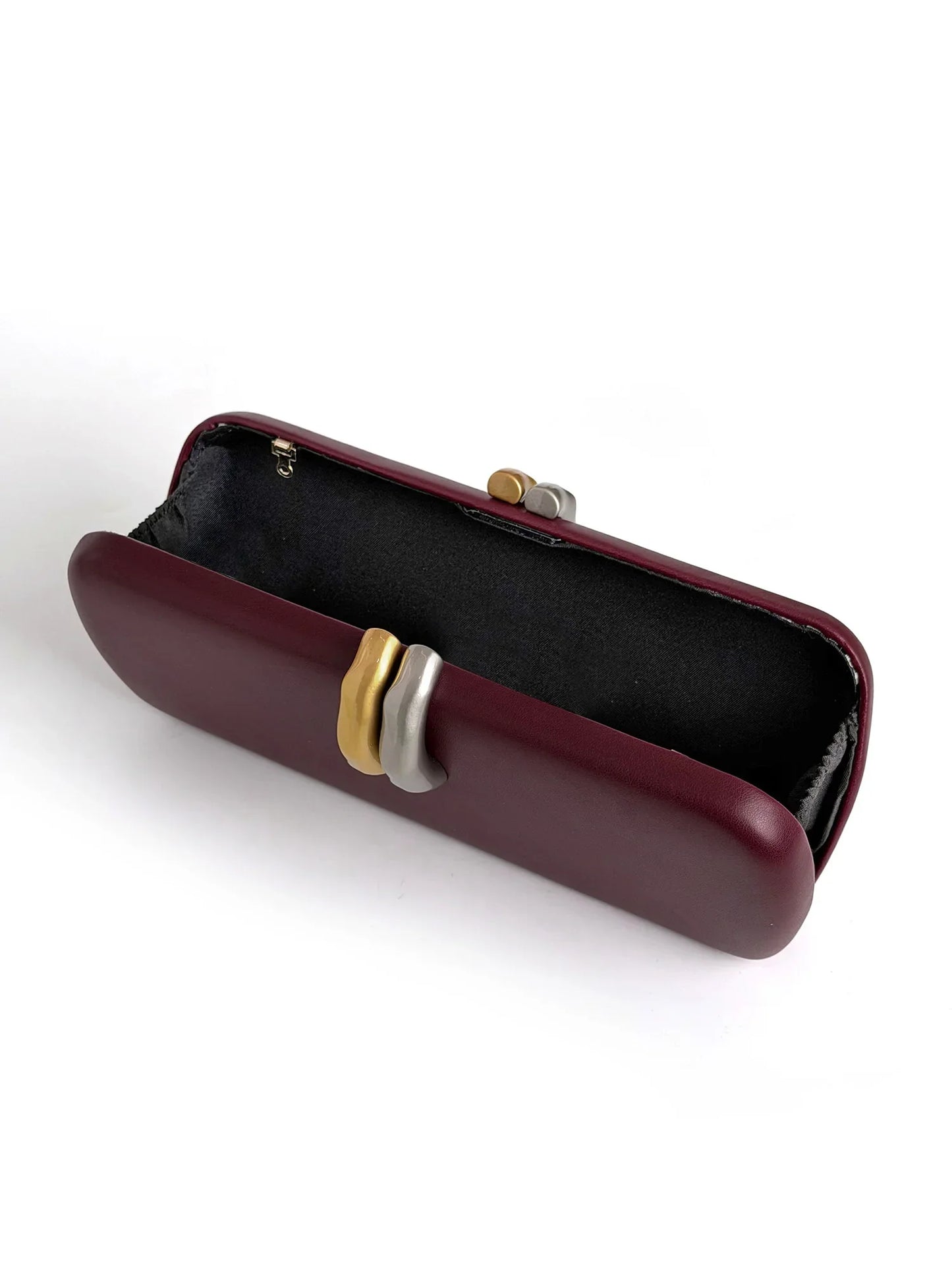Stylish and luxurious design womens clutch evening bag shoulder bag/crossbody bag with chain suitable for weddings and parties.