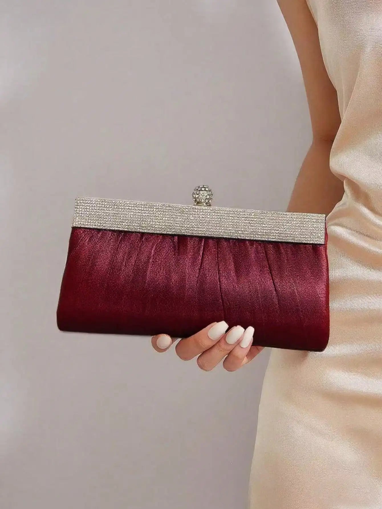 Fashionable, elegant, sparkling rhinestone women's clutch, evening bag, party bag, exquisite and charming ball banquet bag.