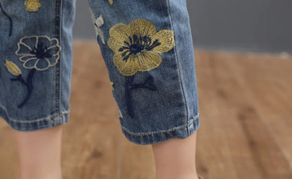 2025 Chinese Summer Fashion Ladies Vintage Embroidery Jeans Women Casual Floral Denim Trousers Ripped Harem Pantalons