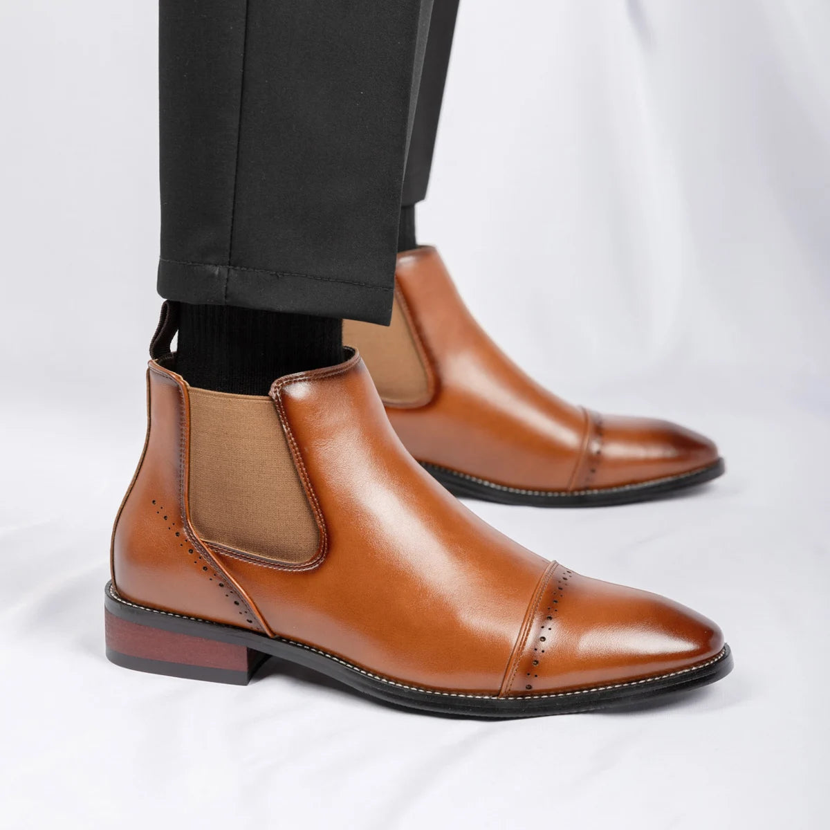 2025 Retro Men's Solid Color Pointed Business Ankle Boot  Comfortable Wedding  Party Shoe Breathable  And  Anti-Slip Ankle Boots